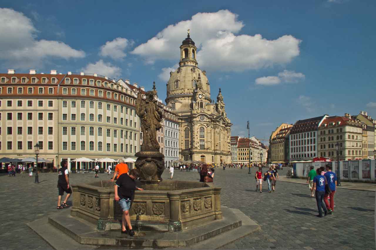 Die wiederaufgebaute Frauenkirche am Dresdener Neumarkt